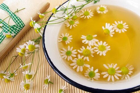 Les bains de siège aux herbes soulagent la douleur et d’autres symptômes de l’inflammation de la prostate